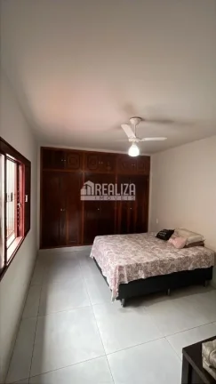Imagem Casa padrão à venda no bairro São Benedito, Uberaba: 3 quartos, móveis planejados e porcelanato