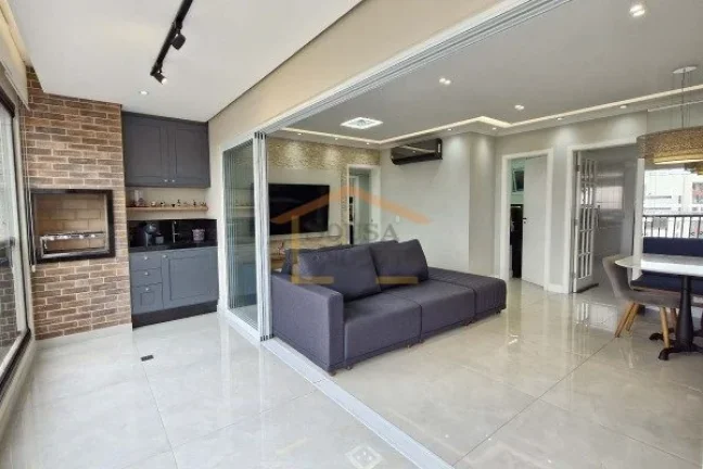 Imagem Apartamento com 9 anos de construção, totalmente reformado, com 4 dormitórios, sendo 2 suítes. C...