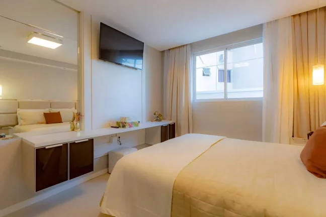 Imagem Apartamento com 2 demi suítes e 1 suíte, 2 vagas de garagem no Centro de Balneário Camboriú