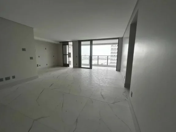 Imagem Apartamento de 3 suítes e 2 vagas de garagem no Centro de Itajaí