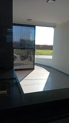 Imagem Imperdível Casa em Condomínio à Venda em Sorocaba-SP, no Bairro Wanel Ville - 3 Quartos, 1 Suíte, 3 Salas, 2 Vagas - 135,80m² de Área