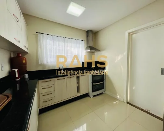 Imagem Sobrado Averbado, aceita financiamento, com 1 suíte e 3 quartos, 2 vagas de garagem à venda no bai...