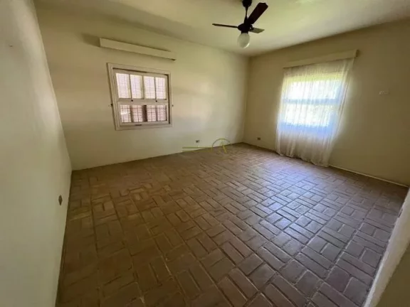 Imagem Casa térrea com terreno de 1.100m² para reforma ou demolição e construção