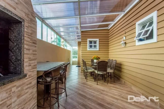 Imagem Casa Residêncial em estilo Neoclássico - Bairro Rebouças - 432,00m2 - R$ 1.800.000,00