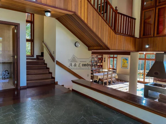 Imagem Casa à venda em Campos do Jordão – Com 5 dorm Vista para Pedra do Baú