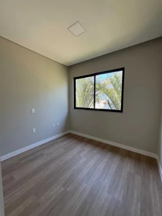 Imagem Casa alto padrão com 3 dormitórios sendo 1 suíte e 2 vagas em Jaraguá do Sul /SC