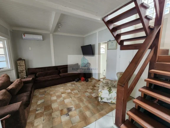 Imagem Casa em Condomínio à Venda em Vargem Pequena, Rio de Janeiro-RJ: 2 Quartos, 1 Sala, 1 Banheiro, 4 Vagas - 140,00m². Venha Conferir!