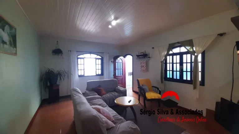 Imagem Linda Casa a Venda na Região do Brancas Nuvens em Campos do Jordão - SP.