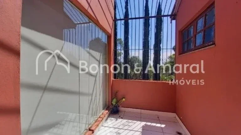 Imagem Chácara em excelente localização, rodeada por muito verde, em um terreno de 2.000 m² e área con...