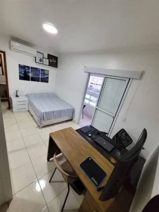 Imagem Apto todo reformado com poretira fechada