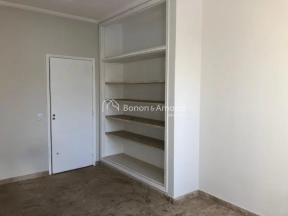 Imagem Oportunidade no Edifício Cristina, no Centro de Campinas. Este amplo apartamento totalmente reforma...