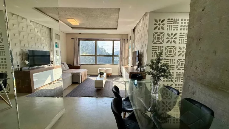 Imagem Apartamento com 2 dormitórios e 1 vaga de garagem na Praia Brava em Itajaí/SC