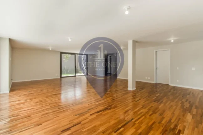 Imagem Luxuosa casa à venda em São Paulo-SP, Alto de Pinheiros: 4 quartos, 4 suítes, 5 banheiros, 6 vagas, 371 m². Imperdível!
