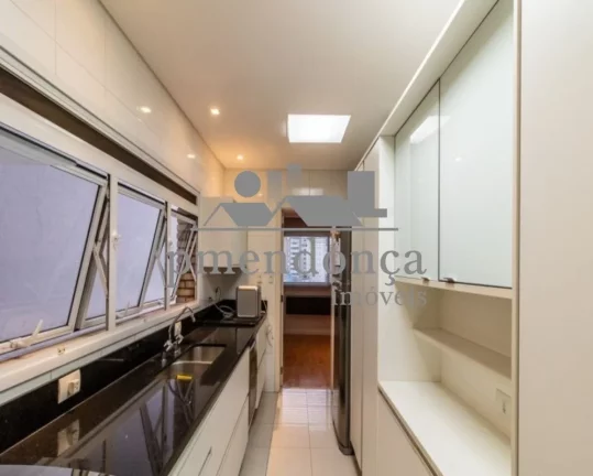 Imagem Apartamento Maravilhoso em Perdizes com vista livre para o Pacaembu, 235m².
