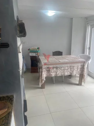Imagem CASA A UMA QUADRA DA DOM JOAQUIM, pronta para moradia, toda reformada, é só se mudar