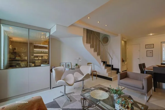Imagem Localizado no bairro Cidade Nova, este apartamento oferece uma área de 240 metros quadrados, propor...