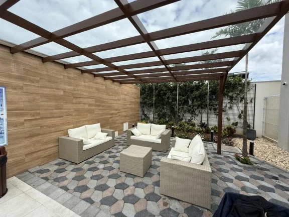 Imagem Seu Frente Mar em Balneário Piçarras, no bairro Itacolomi, com 03 quartos sendo 01 suíte em um resort, com mais de 30 opções de lazer e piscina com borda infinita de frente pro mar.