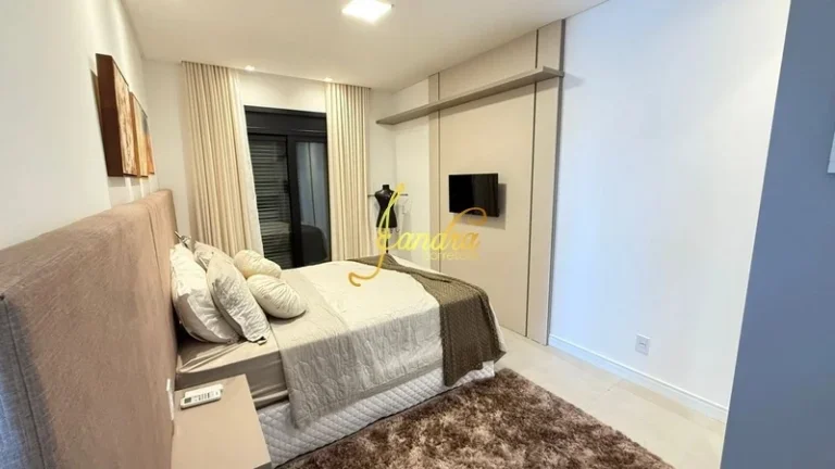 Imagem Sobrado finamente mobiliado e decorado com 472m2 de área construída e piscina