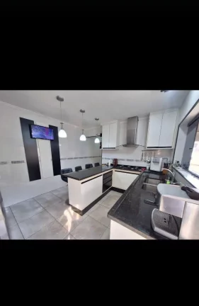 Imagem Sobrado Vila Fatima - 248 m² - 3 Dormitórios - 2 Suites - Espaço Gourmet - 2 Vagas