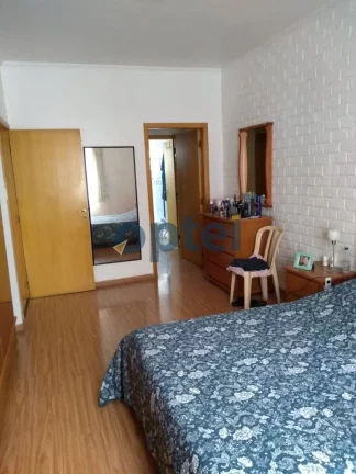 Imagem Casa Mobiliada com 240 m², sendo 3 quartos 1 suite, 4 banheiros, 3 vagas com área gourmet com churrasqueira,Piscina, forno de lenha e forna de pizza.