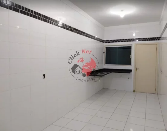 Imagem Sobrado 4 dormitórios espaçosos sendo 2 suítes e uma delas com sacada e closet, 2 vagas , bairro Boqueirão, Praia Grande