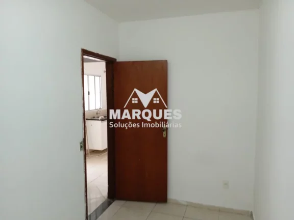 Imagem Imóvel com 4 Casas - Ideal para Investimento ou Moradia
