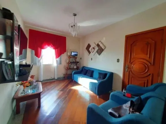 Imagem Charmosa casa de dois andares com câmera de segurança e seis dormitórios em bairro tranquilo de Barbacena/MG