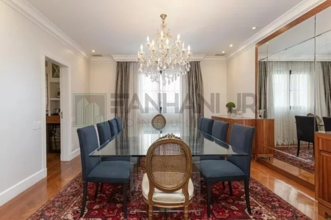 Imagem Venha se encantar com este espetacular apartamento localizado no coração do Jardim Europa, ao lado do Clube Pinheiros e do Shopping Iguatemi. Com 4
