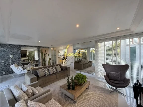 Imagem Sobrado mobiliado e decorado com piscina