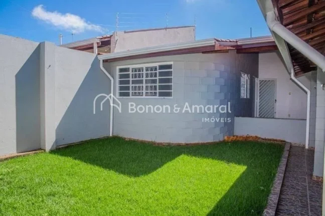 Imagem Belíssima e espaçosa casa térrea, com 287 m² de área construída. A residência possui 3 quarto...