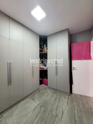 Imagem Casa no Jardim São Vicente Palotti com 3 dormitórios (1 suíte), sala ampla, cozinha, 2 banheiros, 3 vagas de garagem e 165m² construídos em terreno de 250m²