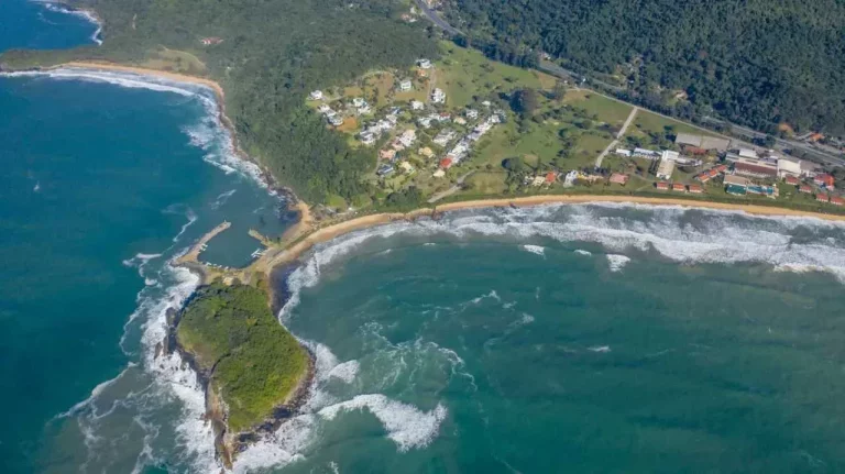 Imagem Terreno com 893m² em condomínio com heliponto e marina particular em Itapema/SC
