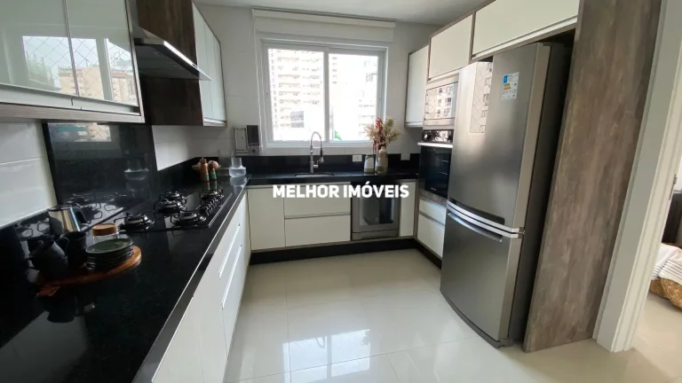 Imagem Apartamento á venda com 3 dormitórios na quadra mar em Balneário Camboriú - SC