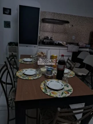 Imagem Vende-se casa com 3 quartos e piscina no bairro Beija-Flor II, em Uberaba