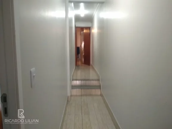 Imagem Sobrado com 4 dormitórios sendo uma suite, duas vagas e 240m² de area construída