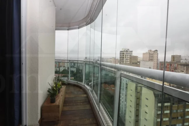 Imagem Apartamentos com terraço gourmet com piso em madeira de demiloção, living para 03 ambientes, 03 s...