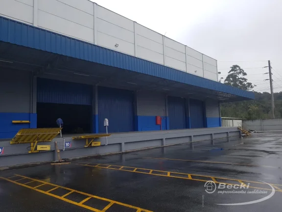 Galpão 1.500m² com Doca para Alugar em Joinville – Becki