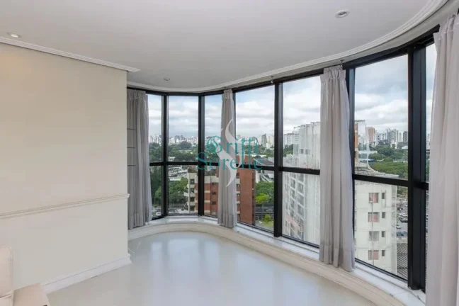 Imagem CoberturaTriplex à Venda em Moema - São Paulo/SP.
