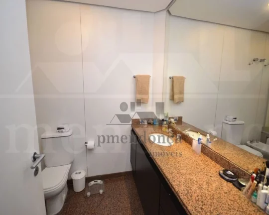 Imagem Lindo apartamento totalmente reformado, com living para 2 ambientes, 3 suítes repletas de armários...
