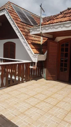 Imagem Sobrado com 3 dormitórios à venda, 206 m² por R$ 1.150.000 - J Jaguaribe - Campos do Jordão/SP