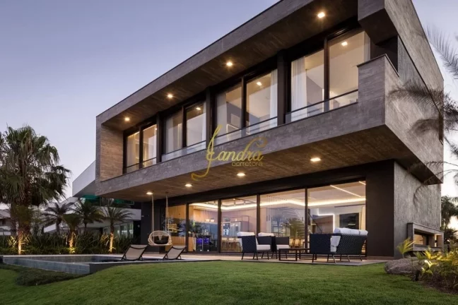 Imagem Casa condomínio com 05 suites e piscina beira de lago