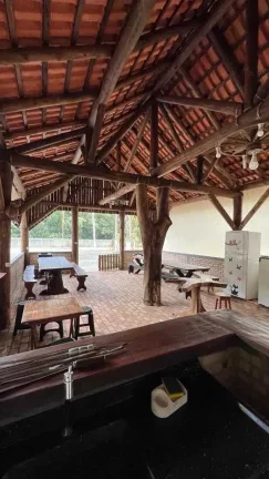 Imagem Chácara com casa de 3 dormitórios sendo 2 suítes e 8 vagas - Quiriri | Joinville/SC