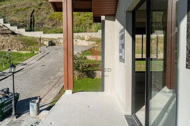 Imagem Linda casa em condomínio fechado , no Bairro Casa Branca em Itapema, SC