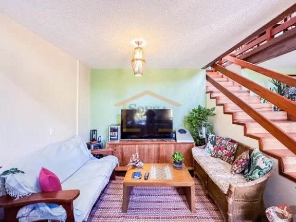 Imagem Casa com 330m² de área construída e terreno de 1.050m². Possui 4 dormitórios, sendo 2 suítes, ...