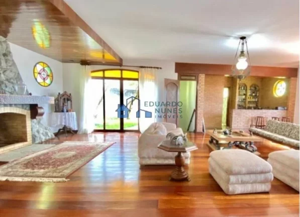 Foto do imóvel: EXCELENTE CASA NO MANGABEIRAS COM 05 QUARTOS,02 SUÍTES E 04 VAGAS.