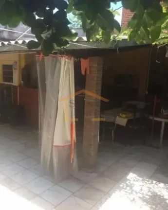 Imagem Casa Térrea 3 dormitórios, sendo 2 suites, quintal amplo com pé de amora, mexerica e acerola, chu...