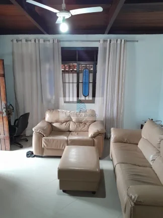 Imagem Imperdível Casa à Venda em Itaipu, Niterói-RJ: 2 Quartos, 1 Suíte, 1 Sala, 3 Banheiros, 5 Vagas e 90m² de Área!
