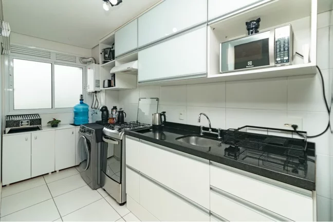 Imagem Apartamento à venda em Porto Alegre, Passo da Areia, com 2 quartos, 58m²