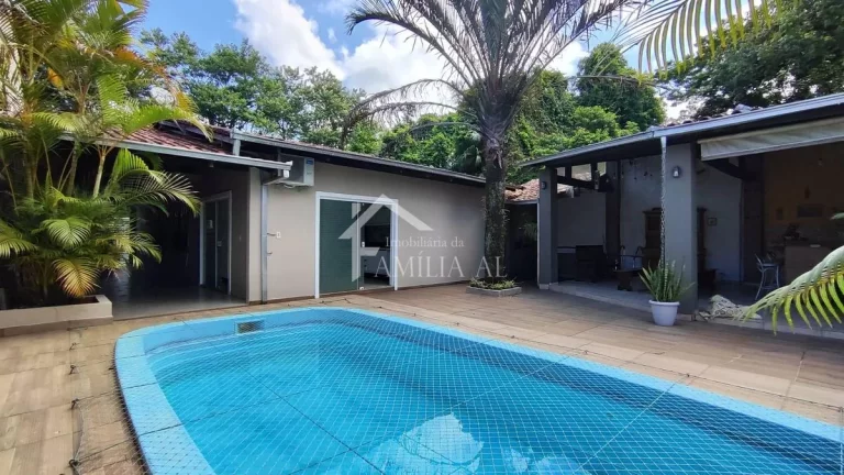 Imagem Casa à venda no bairro Saguaçú com 190m²
