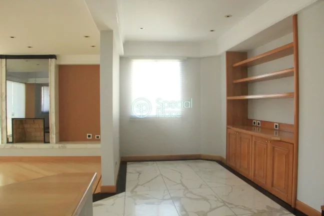 Imagem Cobertura tríplex com 342m², composta por living com terraço, mármore Italiano em toda a área s...